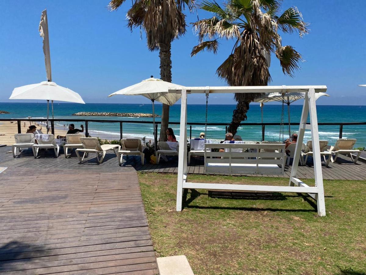 Sunny Sea View Studio Apartment Herzliya Bagian luar foto
