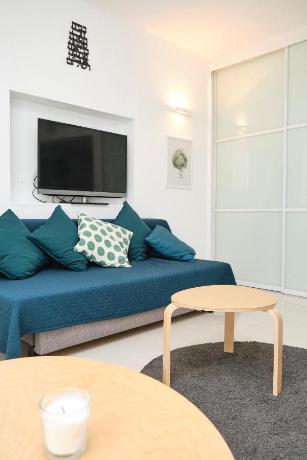 Sunny Sea View Studio Apartment Herzliya Bagian luar foto