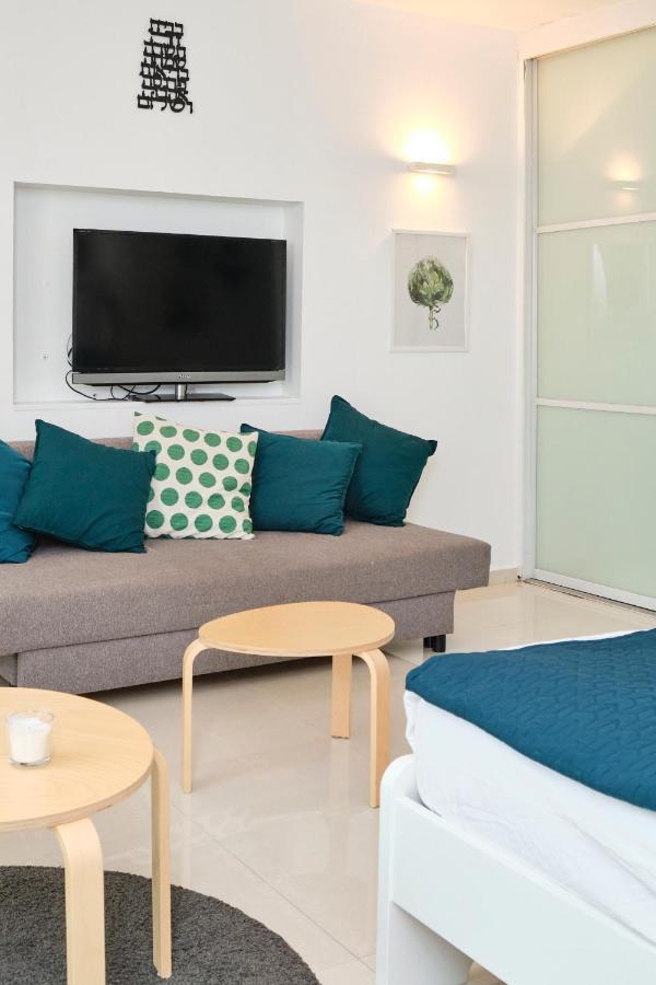 Sunny Sea View Studio Apartment Herzliya Bagian luar foto