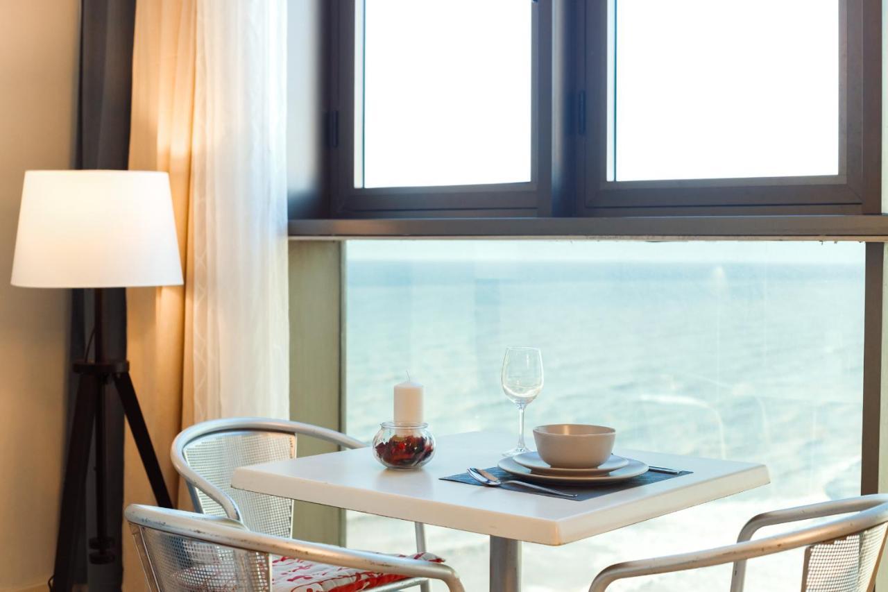 Sunny Sea View Studio Apartment Herzliya Bagian luar foto