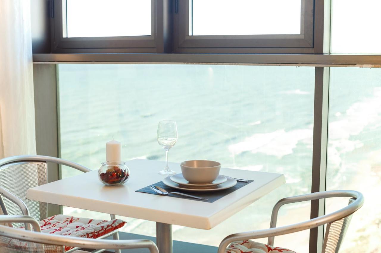 Sunny Sea View Studio Apartment Herzliya Bagian luar foto
