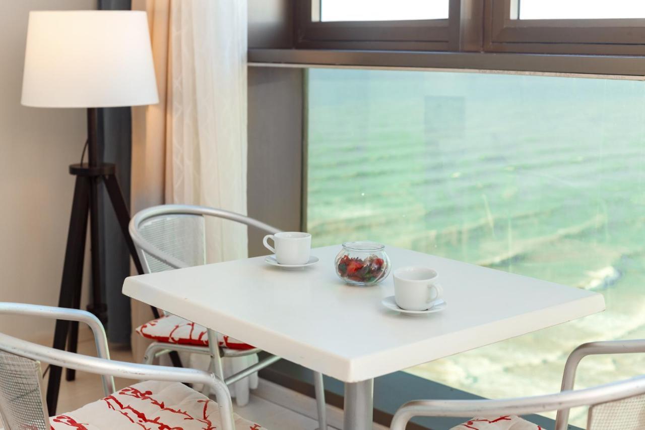 Sunny Sea View Studio Apartment Herzliya Bagian luar foto